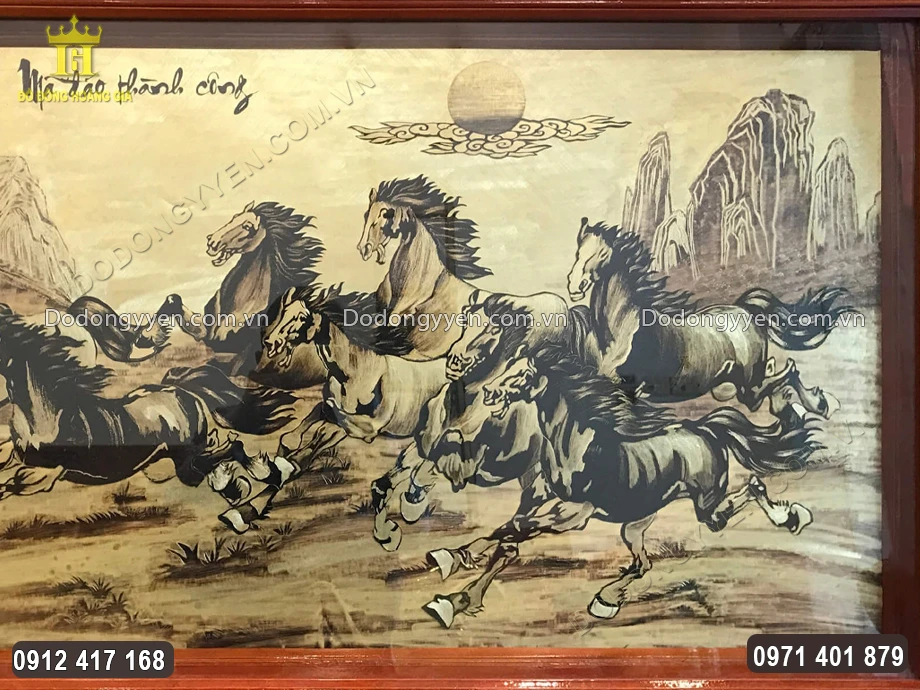 Họa tiết hoa văn được l&agrave;m xước giả cổ uy nghi&ecirc;m